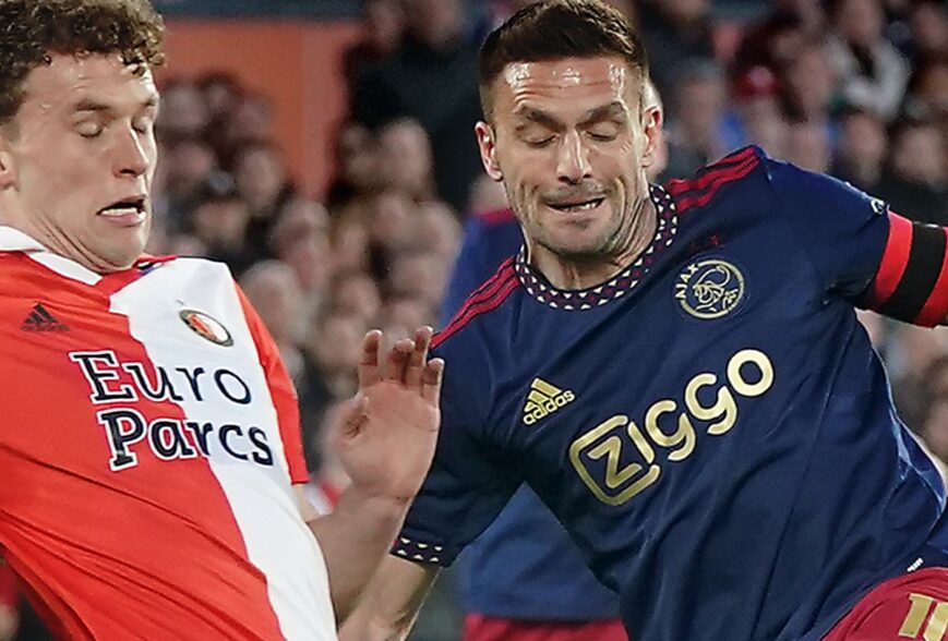 Foto: Tadic zet Ajax op voorsprong na geklungel Feyenoord