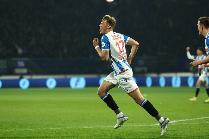 Foto: “Weghorst speelt nu bij United, maar Van Hooijdonk…”
