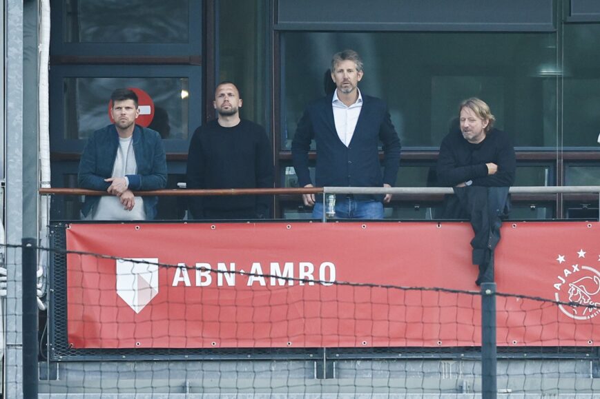 Foto: ‘Bom onder Ajax-organisatie: Heitinga en Van der Sar op de wip’