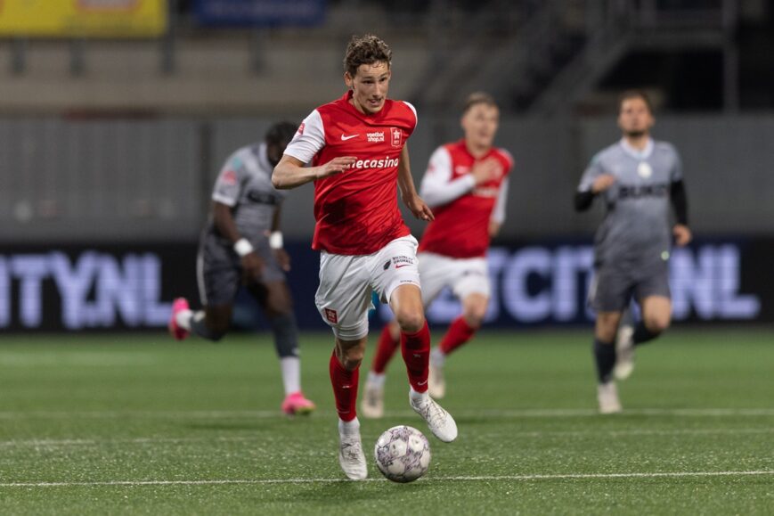 Foto: Van Bommel communiceert stap naar Eredivisie