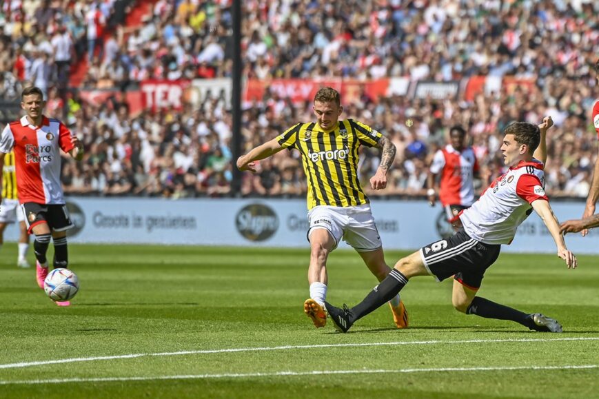 Foto: Eredivisie Round-Up: Feyenoord ten onder na Ibiza-party, spektakel in Galgenwaard