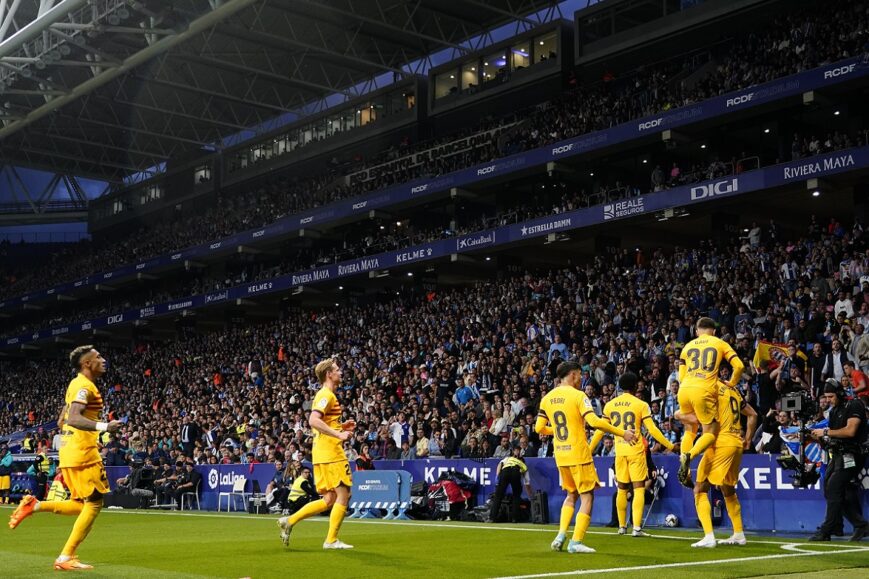 Foto: Spelers FC Barcelona komen met de schrik vrij