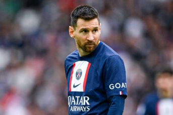 Uitgefloten Messi mist enorme kans