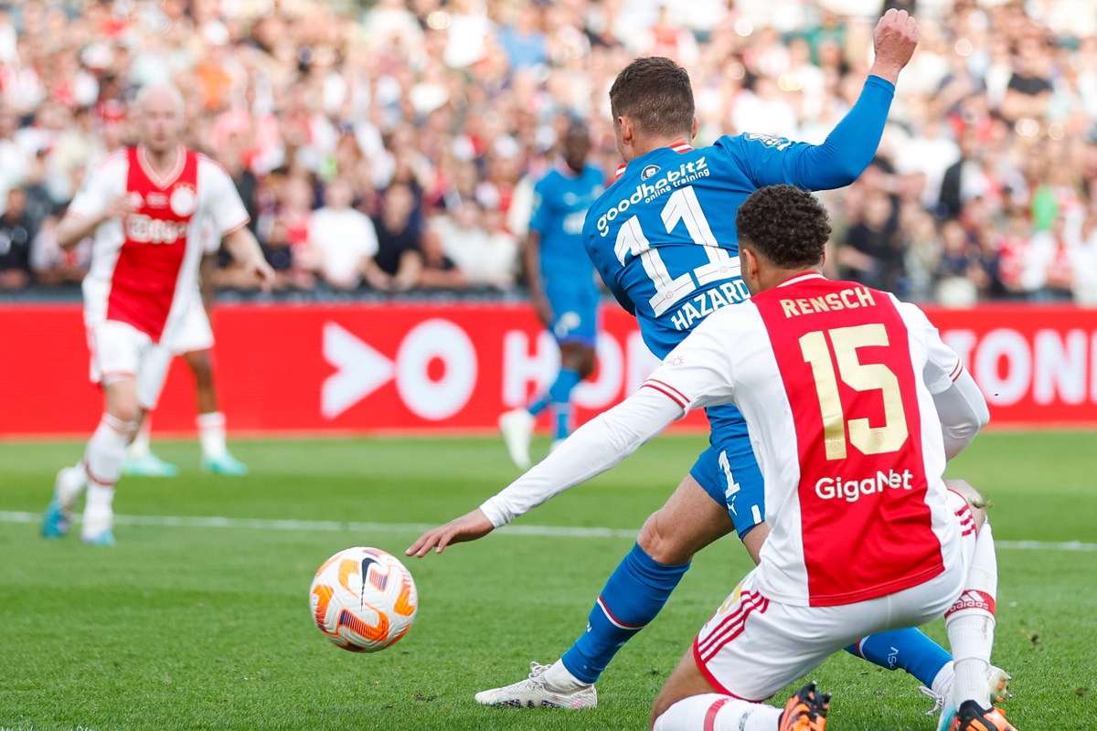Il tavolo di Ziggo deplora il “russamento” dell’Ajax e loda il giocatore del PSV che assomiglia a Benzema