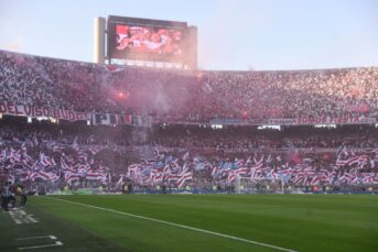 Groot drama bij River Plate: fan overlijdt na val van tribune