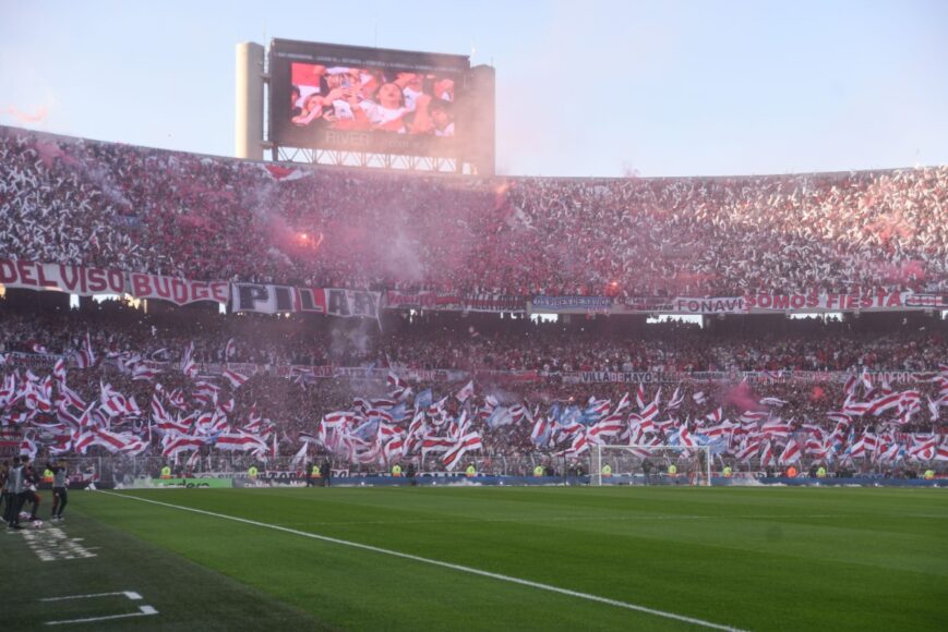 Foto: Groot drama bij River Plate: fan overlijdt na val van tribune