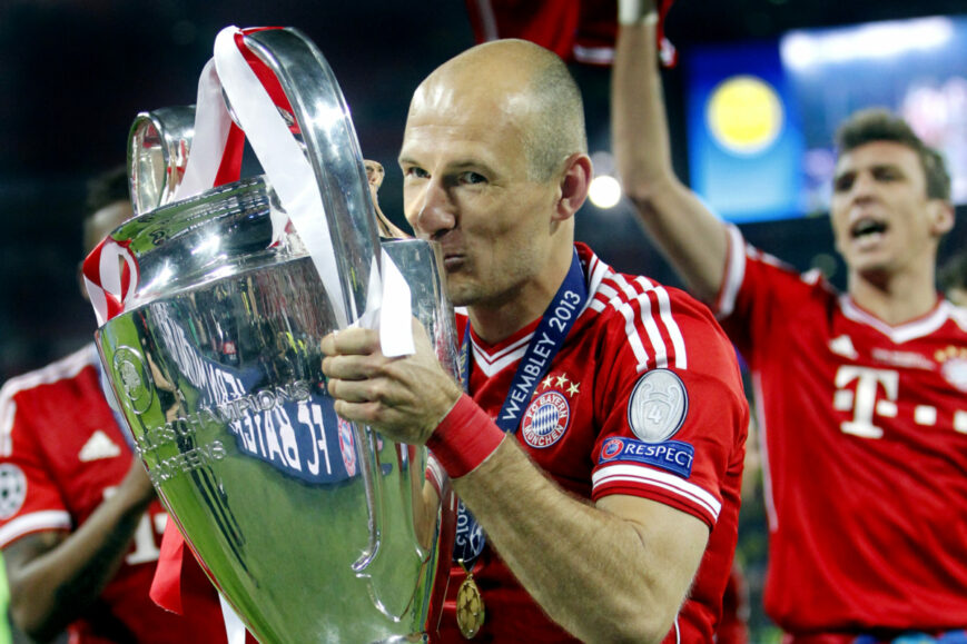 Arjen Robben met de Champions League-bokaal (Bayern München)