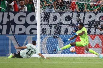 Giménez helpt Mexico naar kwartfinale op Gold Cup