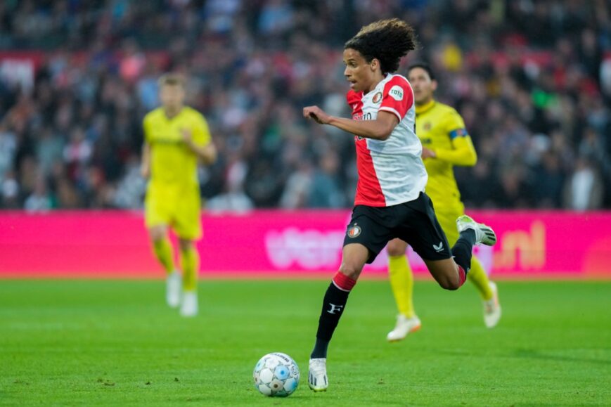 Foto: Feyenoord-talent geniet van debuut in De Kuip