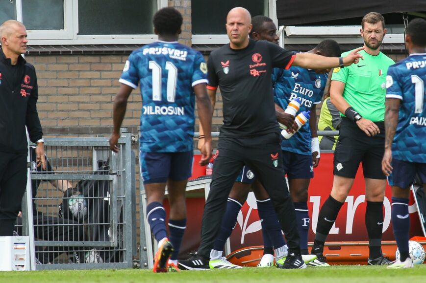 Foto: Feyenoord-fans concluderen na oefenremise: nieuweling niet goed genoeg