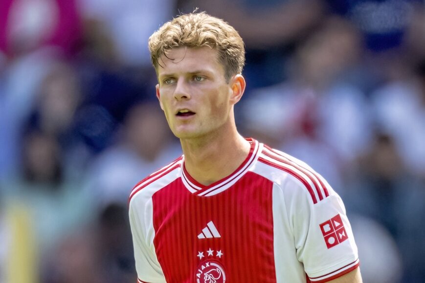Foto: Aertssen hoopt op snelle aansluiting bij Ajax 1: “Daar ga ik vol voor”
