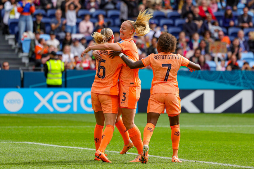 Foto: Oranje Leeuwinnen danken keepsters voor kwartfinale WK