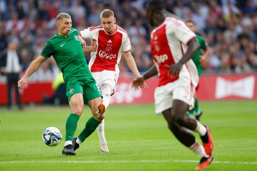 Foto: Kritiek op ‘eenzijdige’ Brobbey in ‘stationsvoetbal’ Ajax