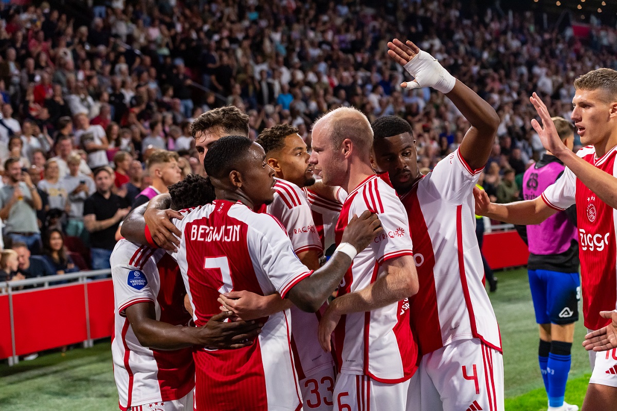 Het ongelukkige huwelijk tussen Ajax en het slot van de transfermarkt, Nederlands voetbal