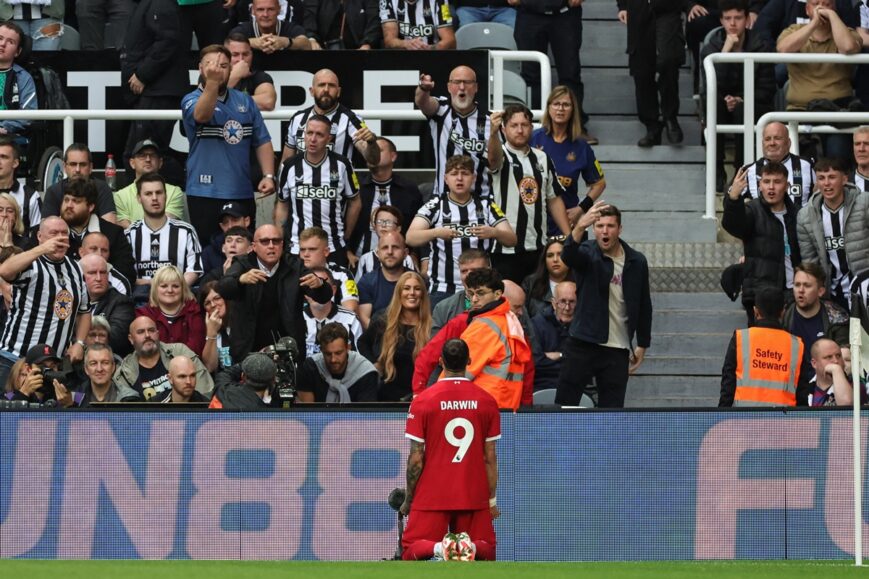Foto: Darwin Núñez is redder Liverpool na rood Virgil van Dijk