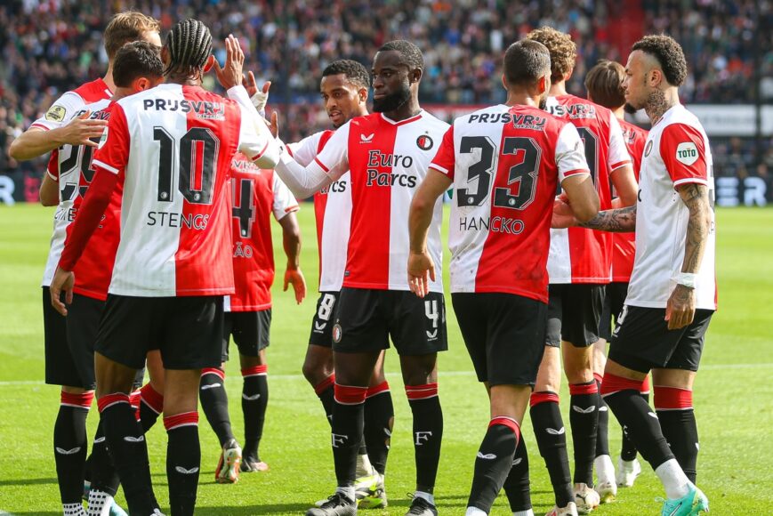 Foto: Feyenoord verpulvert Almere in duel dat een uur stil heeft gelegen