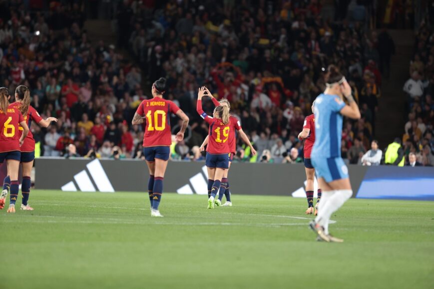 Foto: Spaanse bondscoach reageert op aanstaand treffen met Oranje Leeuwinnen