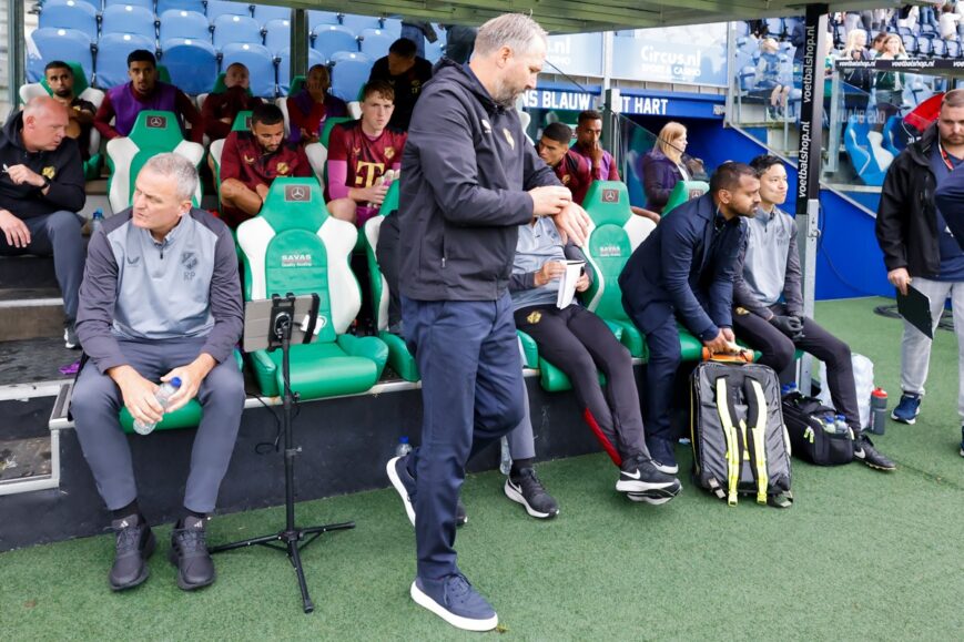 Foto: Eredivisie-trainer moet al vrezen voor ontslag: ‘Mensen pikken het niet’