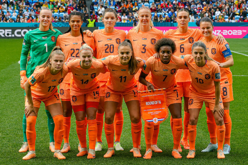 Foto: Dit zijn de opstellingen van de Oranje Leeuwinnen en Spanje voor de WK-kwartfinale