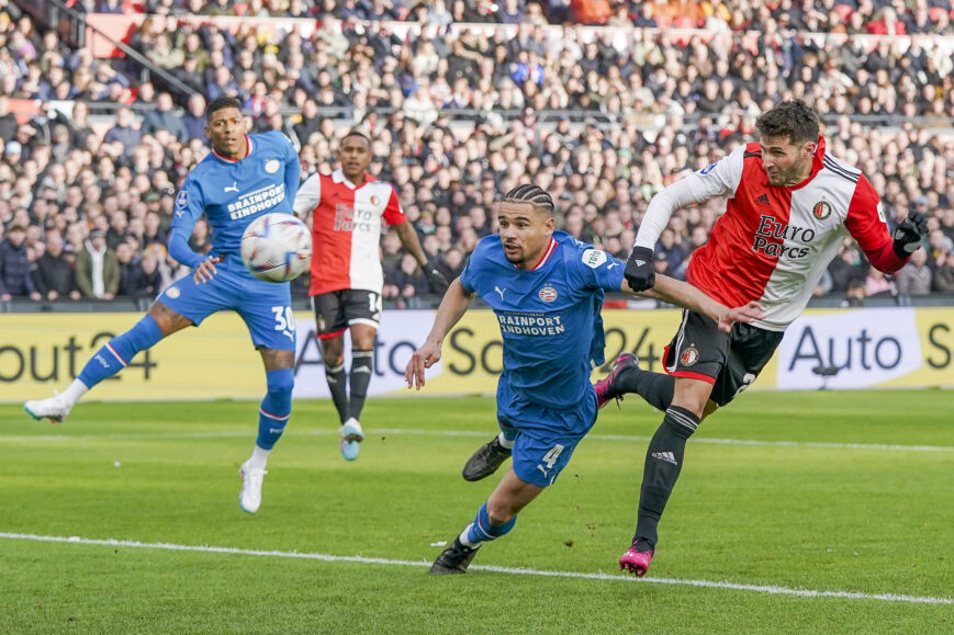 Foto: PSV-tweetal na lang blessureleed terug tegen Schalke 04