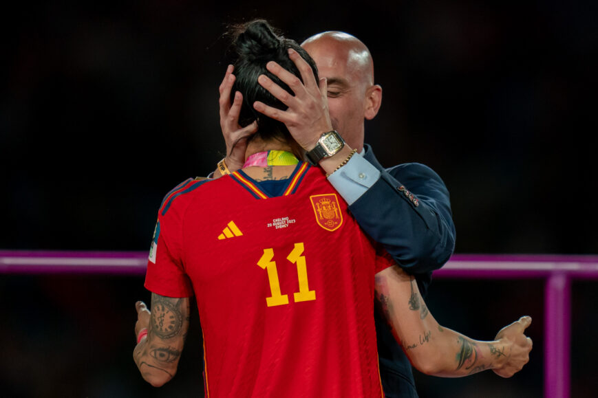 Foto: Rapport FIFA: Rubiales kuste ook Engelse speelsters ‘tegen hun zin’