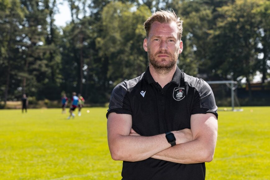 Foto: Nieuwe directeur voetbal Ajax maakte indruk in Schotland