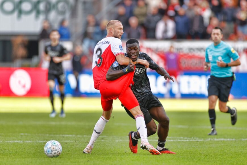 Foto: Vechtend FC Utrecht verslaat Ajax in knotsgek duel in slotfase