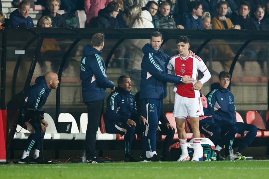 Foto: Ajax-fans vellen unaniem oordeel over optreden Kaplan