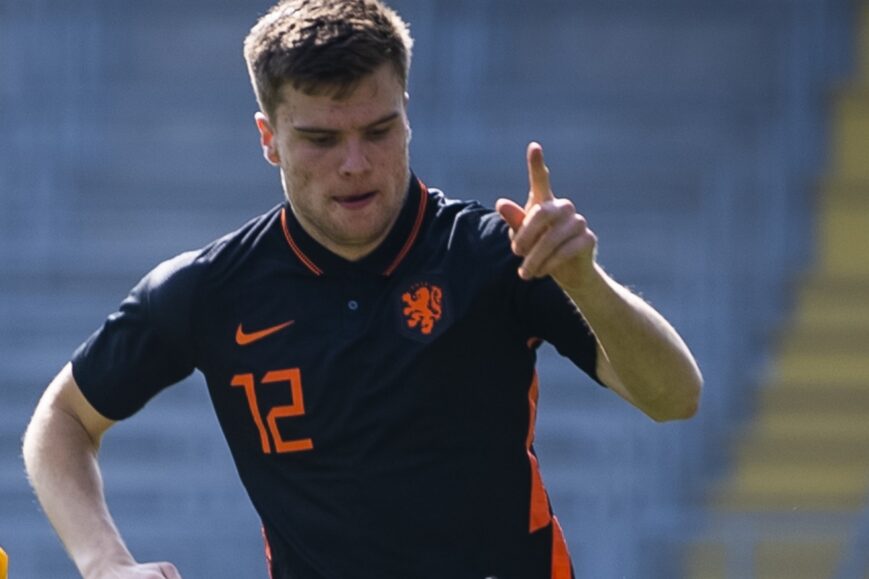 Foto: Jong Oranje op rozen door twee goals van Meijer