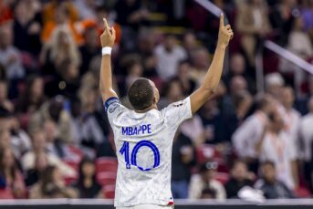 Mbappé loopt straatlengte voor op Franse legendes