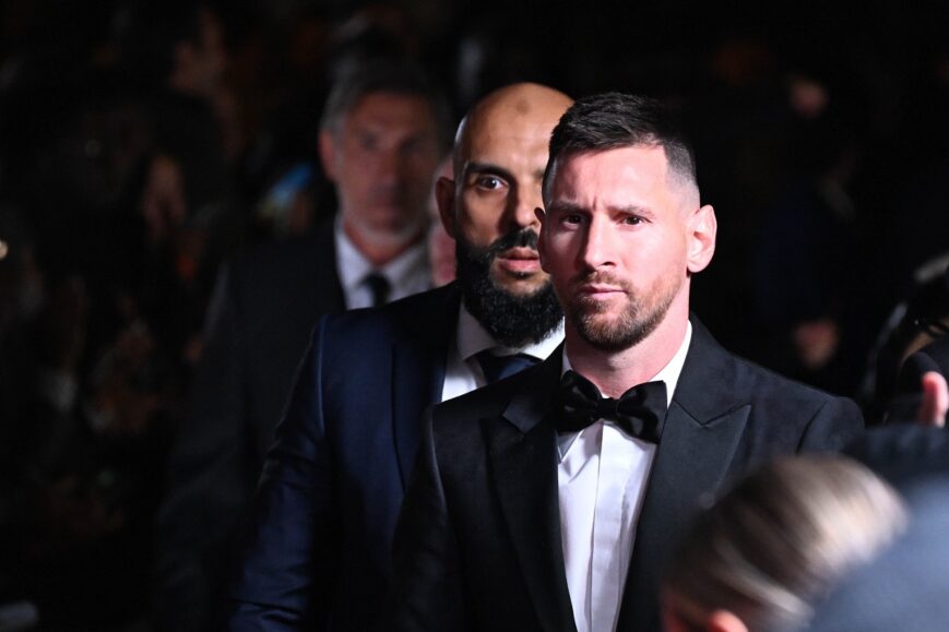 Foto: Messi nagelt journalist aan schandpaal na Gouden Bal-Gala: ‘Je liegt’