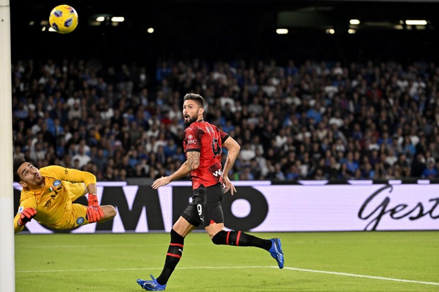 Foto: Giroud loopt heldenrol mis door fraaie Napoli-goals