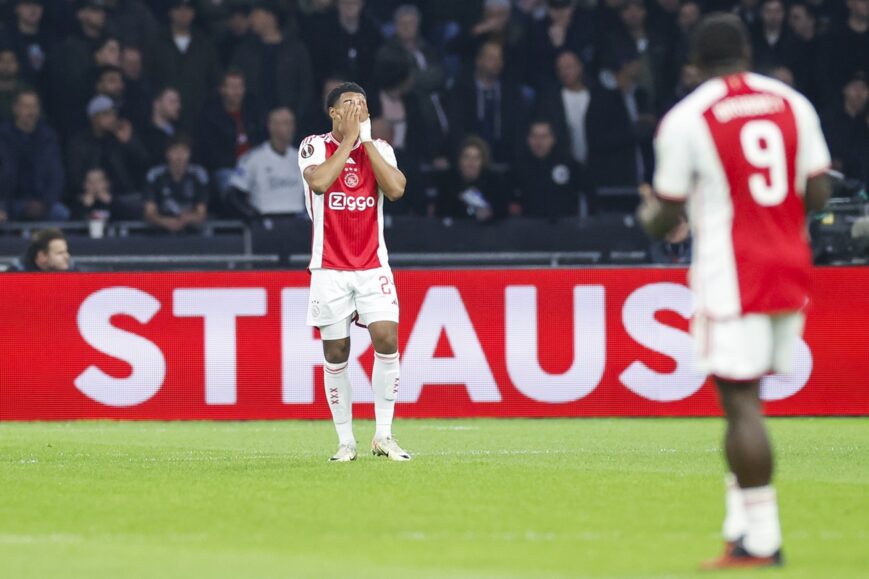 Foto: Fans reageren stomverbaasd op Ajax-verdediging na 0-2 van Brighton