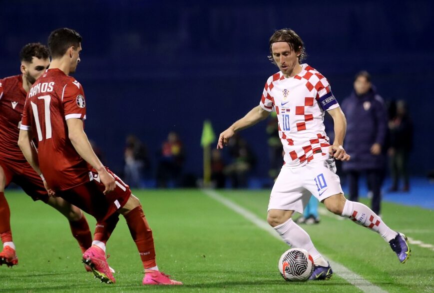 Foto: Modric met Kroatië naar EK, negende eindtoernooi voor de middenvelder