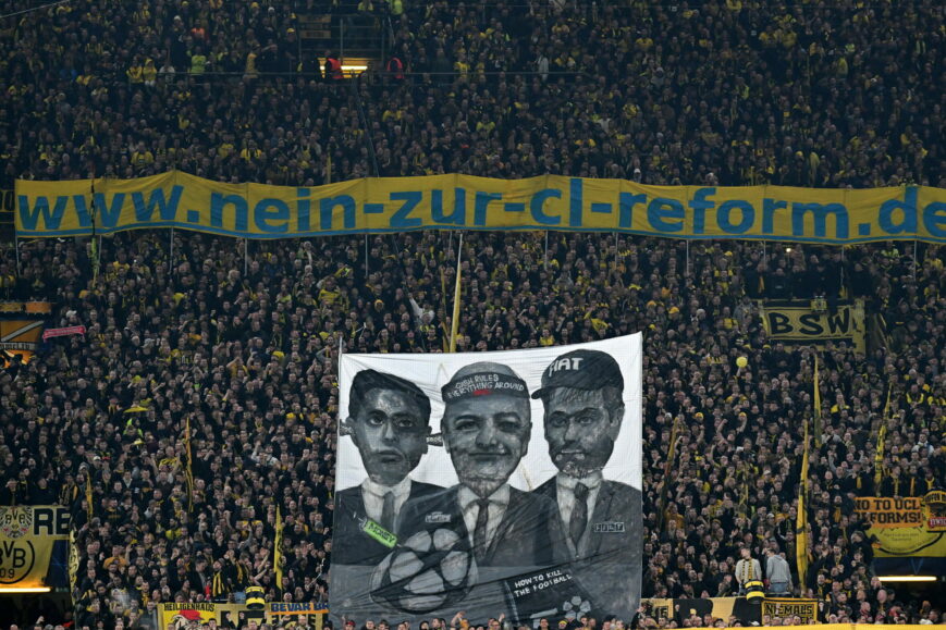 Foto: Dortmund-aanhang fileert UEFA met duidelijk statement