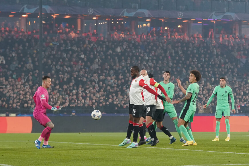 Foto: Bijlow trekt pijnlijke Feyenoord-conclusie: “Dat is het grote herenvoetbal”