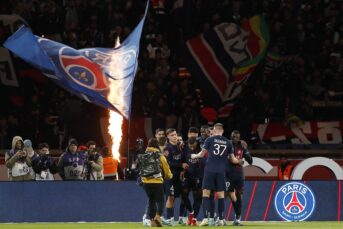 PSG blijft winnen, Van Bommel dankt Ejuke
