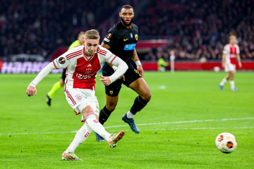 Foto: Kwetsbaar Ajax vecht zich naar Europese overwintering