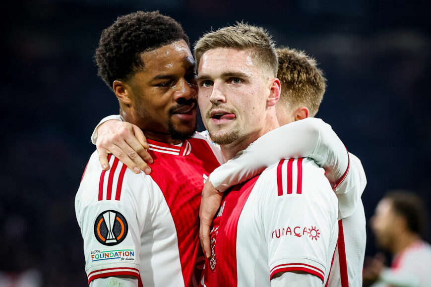 Foto: Ajax-voorsprong dankzij nieuwe vriendin: ‘Laat het niet uitgaan!’