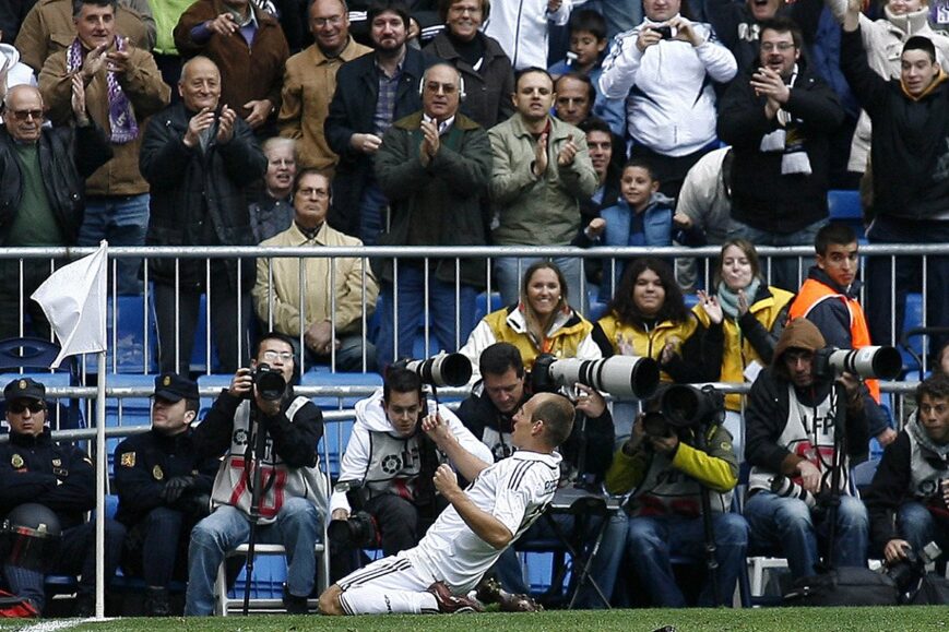 Arjen Robben viert een treffer van Real Madrid