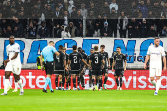 ‘Twee Ajacieden verliezen basisplaats na nederlaag in Marseille’