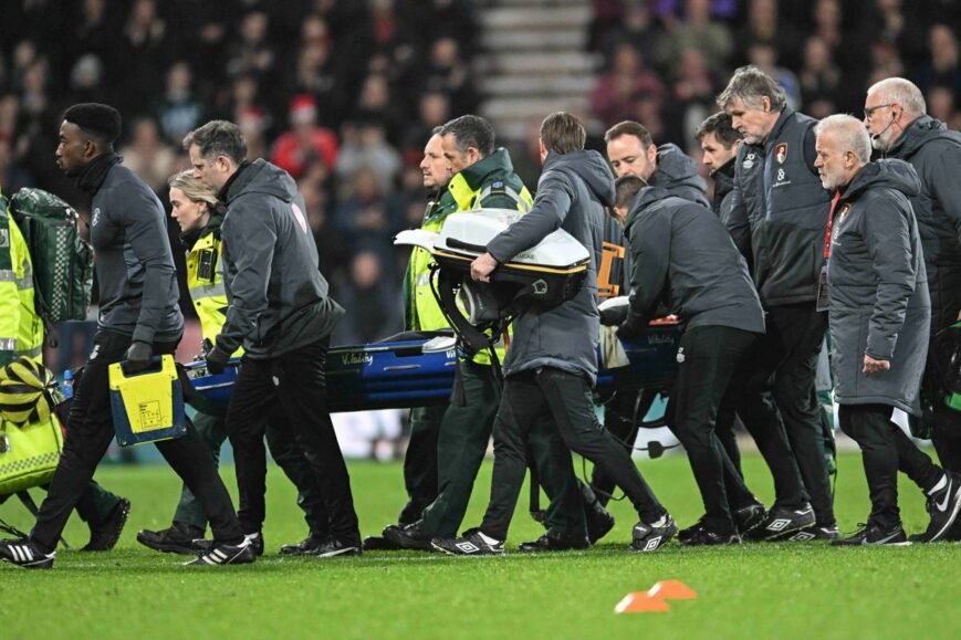 Foto: Paniek in Engeland: Premier League-duel gestaakt na ineenstorten speler