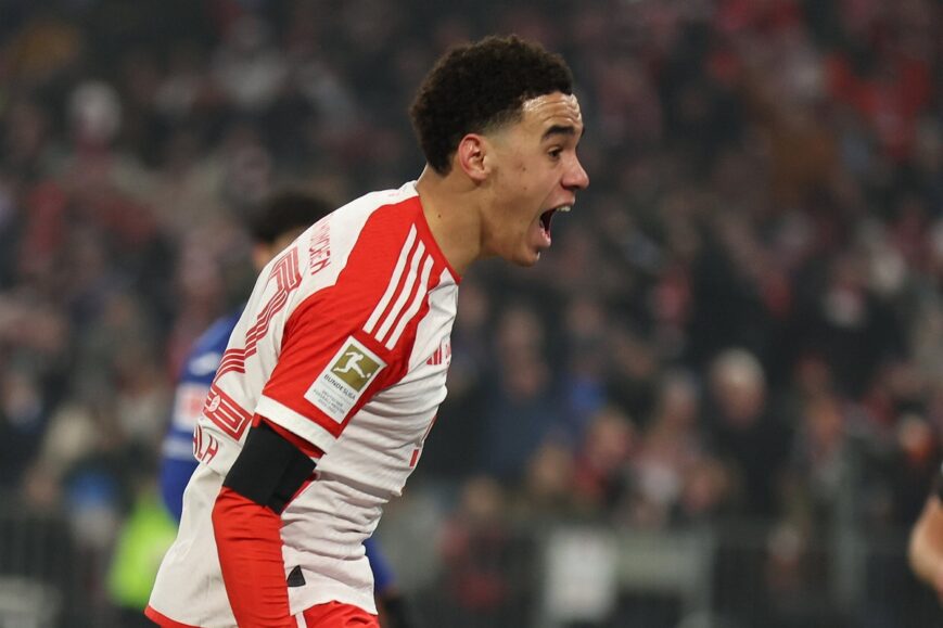 Foto: De Ligt verslaat Weghorst: Bayern maakt geen fout