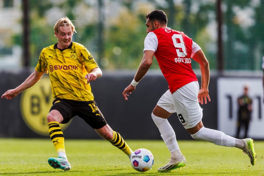 Foto: AZ verspeelt riante voorsprong tegen Borussia Dortmund