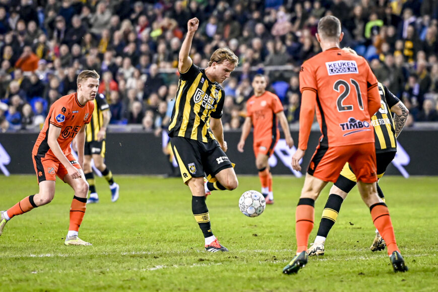 Foto: ‘Buitenstaander’ Meulensteen vecht voor Vitesse: “Club hoort in de Eredivisie”