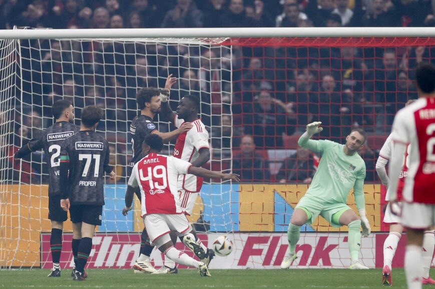 Foto: NEC doet Ajax diep in blessuretijd pijn