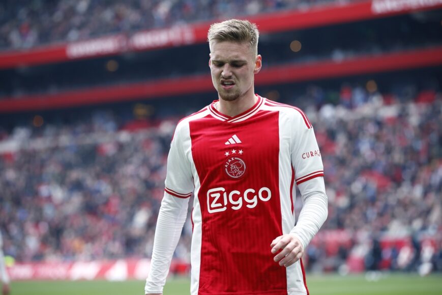 Foto: Ajax duimt voor Feyenoord: “Heel raar”