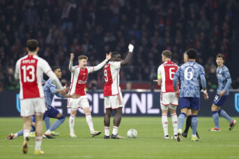 Van Hanegem zaagt Ajax-nieuweling doormidden: “Wist niet wat ik zag”