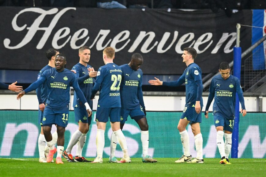 Foto: PSV door achtklapper tegen sc Heerenveen officieus landskampioen