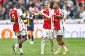 Ajax-uitblinker oogst lof: “Gaat hem verder helpen in zijn carrière”